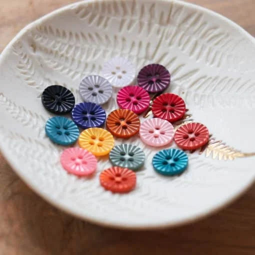 Lise Tailor 'Daisy' Buttons (multiple colours)